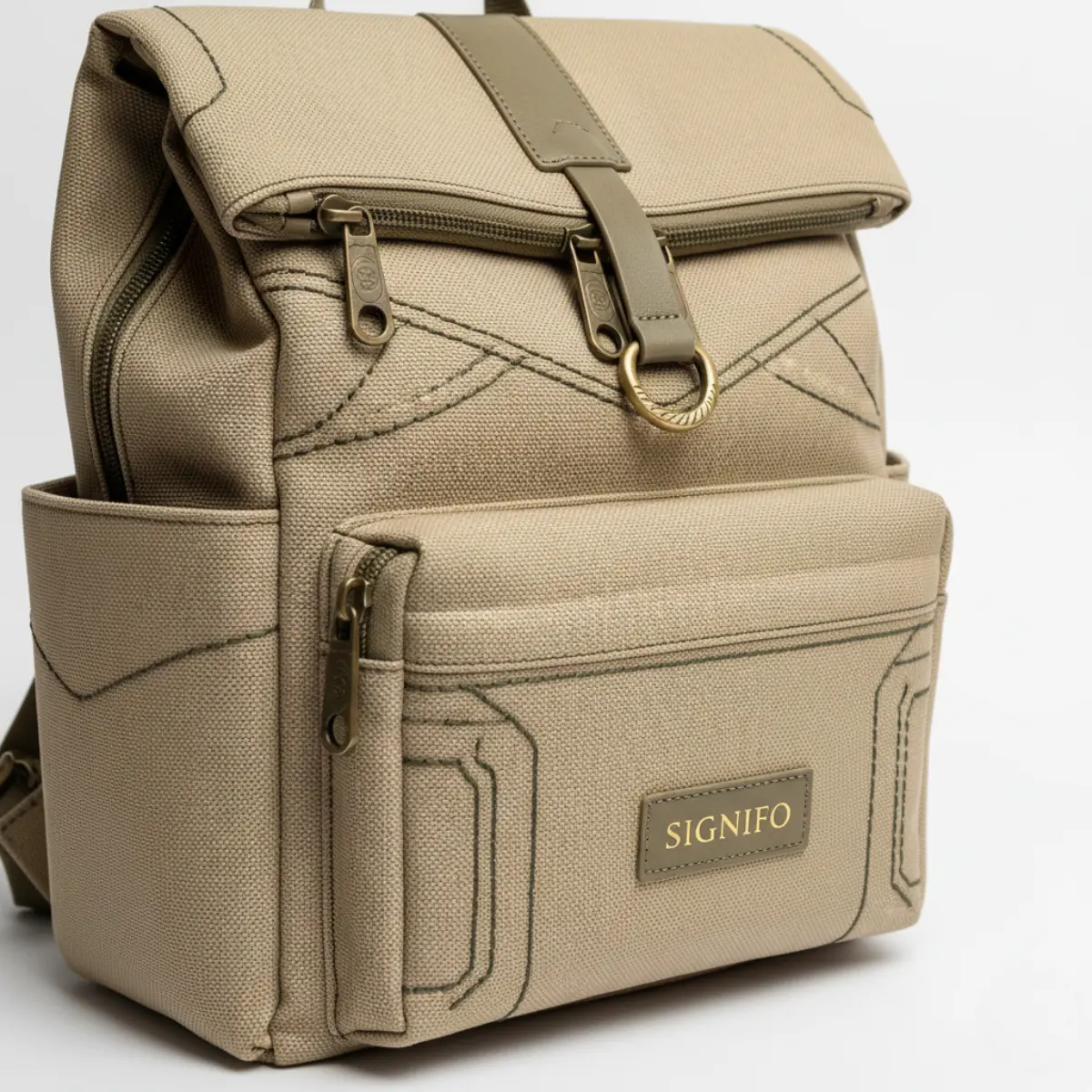 Close-up tas ransel rolltop beige berbahan kanvas dengan detail saku depan