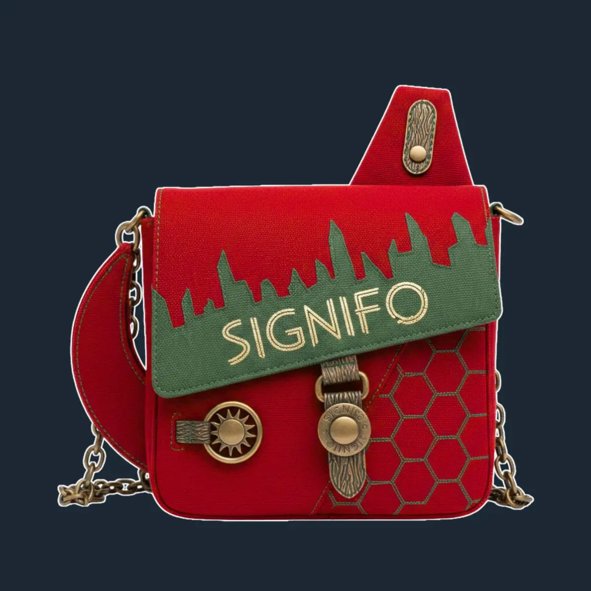 Tas selempang merah dengan penutup hijau zig-zag, rantai logam, dan detail matahari/sarang lebah.