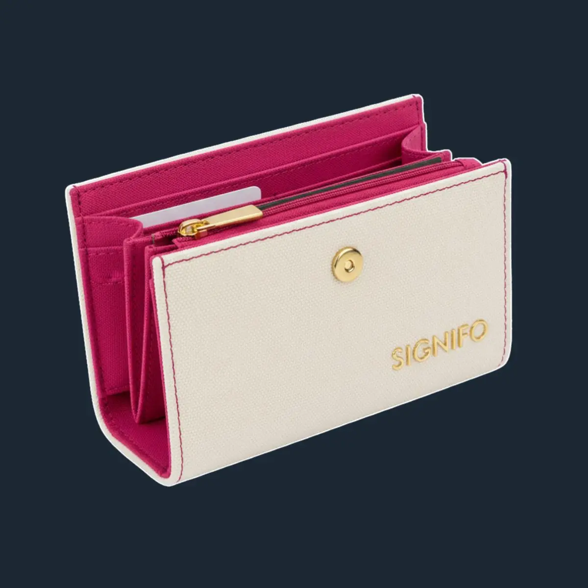 Dompet lipat krem dengan interior fuchsia dan kancing jepret emas.