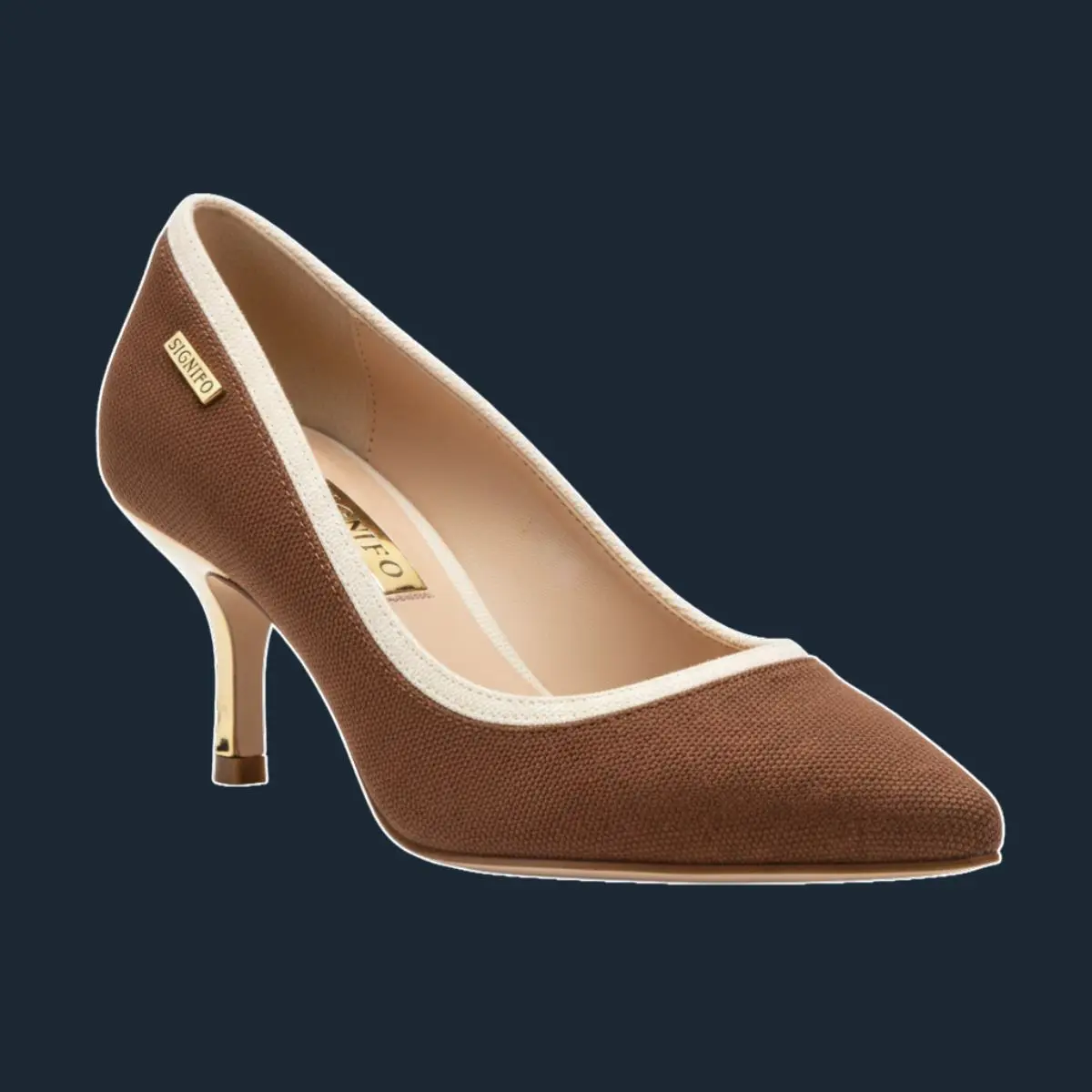 Sepatu kitten heels cinnamon brown dengan ujung runcing dan trim krem.