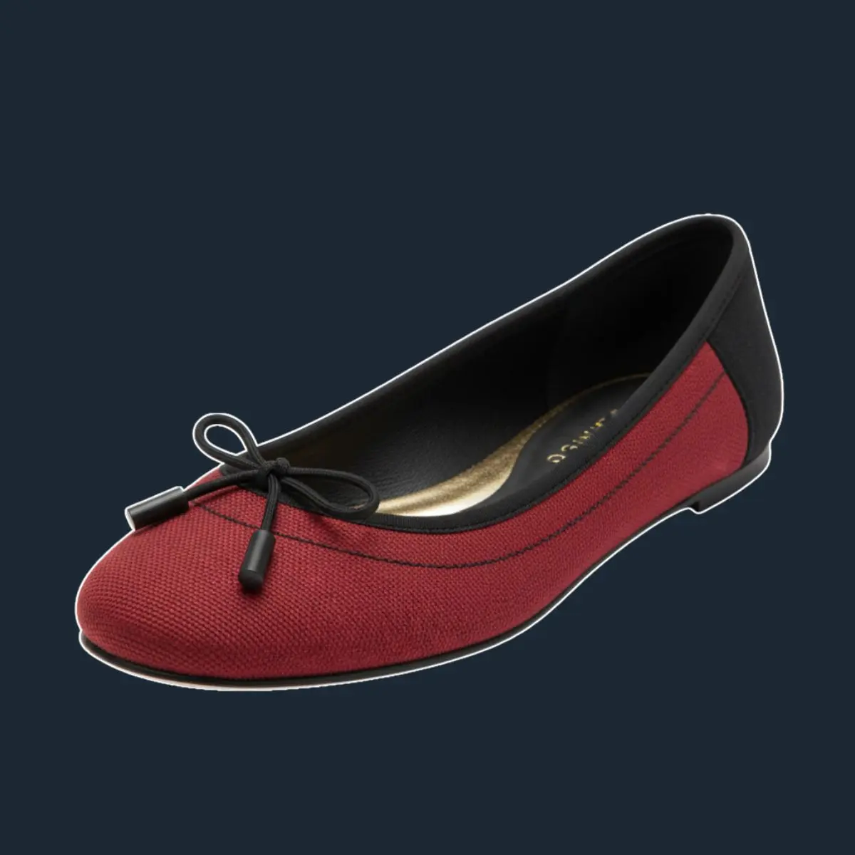 Sepatu flat balet merah-hitam dengan pita simpul dan ujung bergaris.