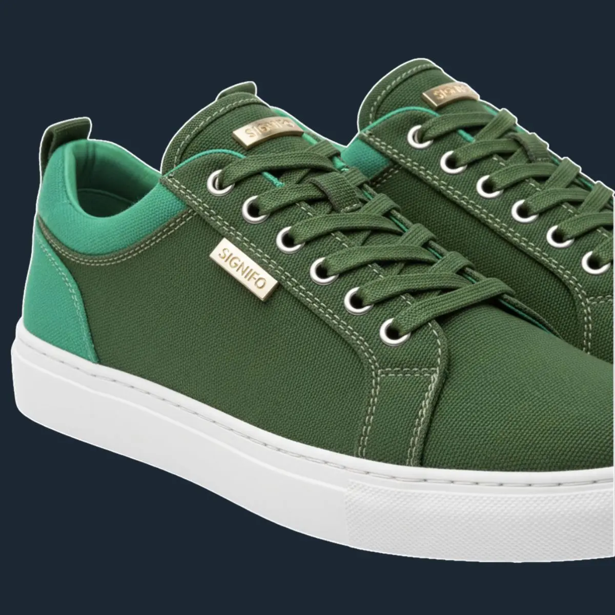 Sepatu kets forest green dengan aksen hijau terang dan sol putih.