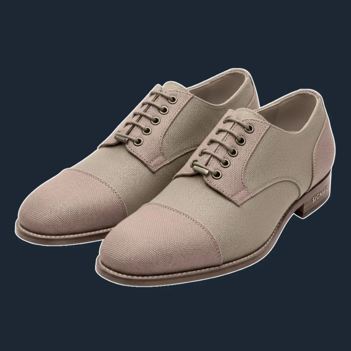 Sepasang sepatu formal Signifo dua warna *taupe*-merah muda dengan penutup jari kaki.