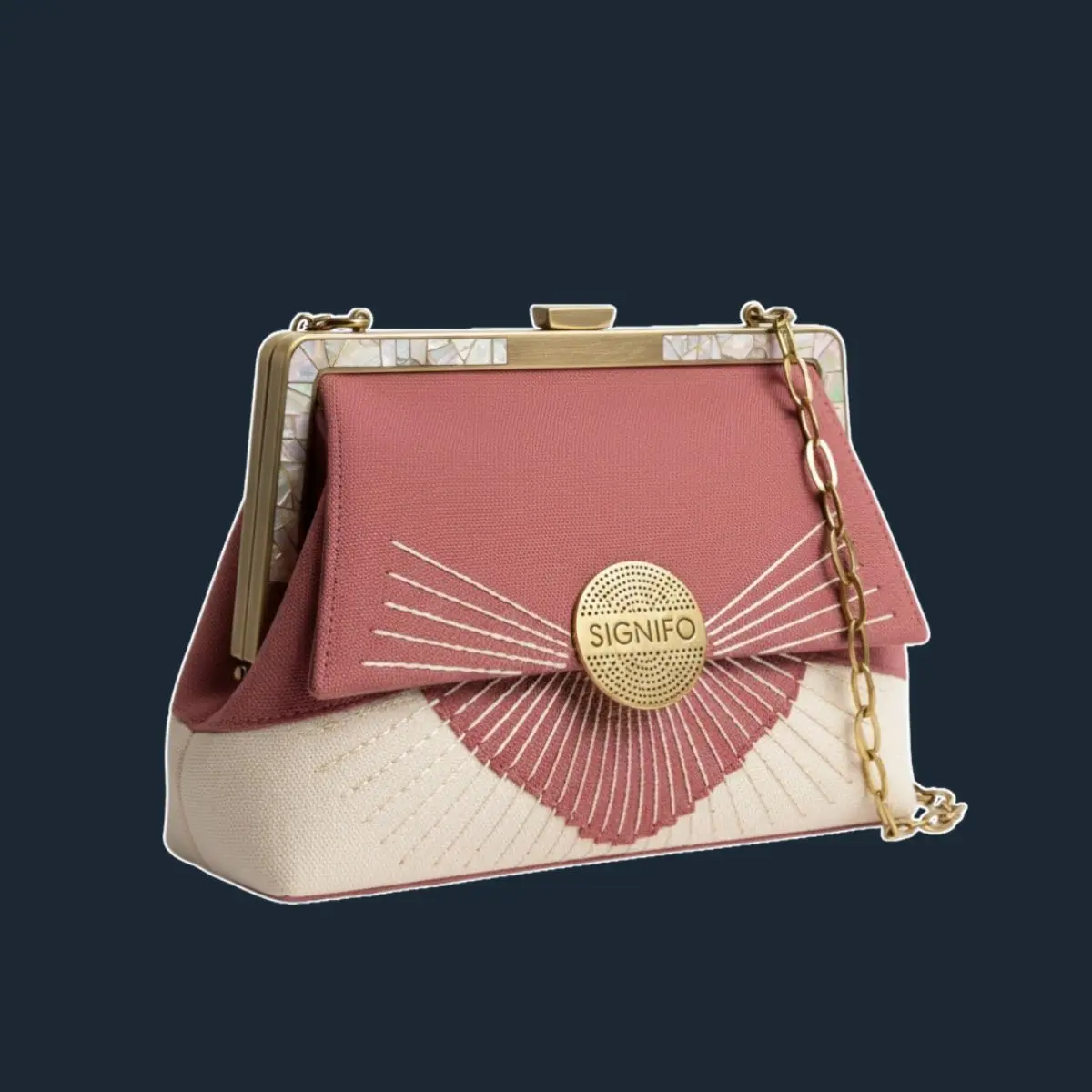 Tas clutch SIGNIFO kanvas dusty pink & krem dengan jahitan kipas dan logo emas.