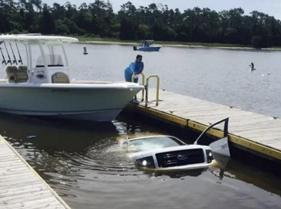 sailing yacht docking fails