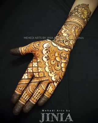 One of the top publications of @mehedi_arts_by_jinia which has 327 likes and 2 comments