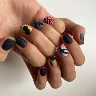 One of the top publications of @anna.nails.berlin which has 1.1K likes and 11 comments