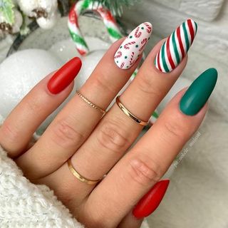 One of the top publications of @manicure_ideas_nsk which has 42 likes and 1 comments