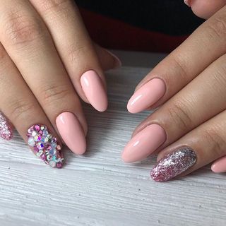 One of the top publications of @bnails_almaty which has 149 likes and 9 comments