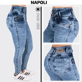 One of the top publications of @napoli.jeans which has 186 likes and 24 comments
