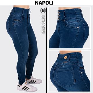 One of the top publications of @napoli.jeans which has 321 likes and 26 comments