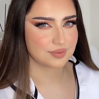 One of the top publications of @makeupby_amez which has 4.6K likes and 49 comments