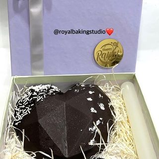 One of the top publications of @royal_baking_studio31 which has 305 likes and 1 comments