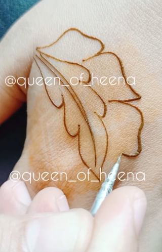 One of the top publications of @queen_of_heena_official which has 907 likes and 11 comments