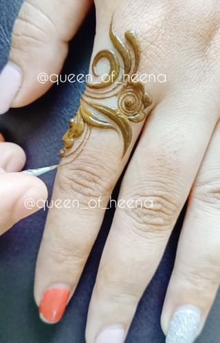 One of the top publications of @queen_of_heena_official which has 537 likes and 4 comments