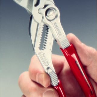 One of the top publications of @knipex_official which has 267 likes and 3 comments
