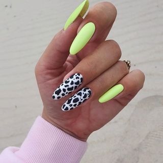 One of the top publications of @seeyour.nails which has 38 likes and 1 comments