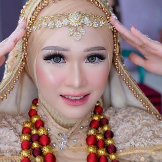 One of the top publications of @ansmakeupbogor which has 513 likes and 7 comments