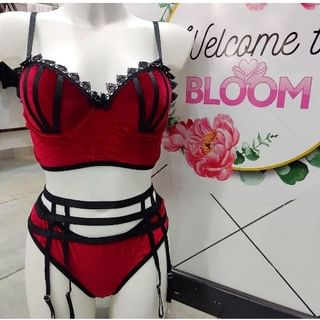 One of the top publications of @bloom_lingerie_m which has 476 likes and 31 comments