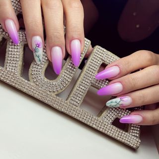 One of the top publications of @nail_art_rufa which has 323 likes and 3 comments