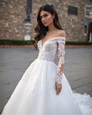 One of the top publications of @weddingdressesofficial which has 17.2K likes and 244 comments