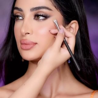 One of the top publications of @salam_makeup_artist_ which has 2.9K likes and 18 comments