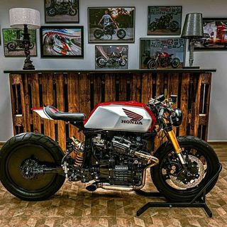 One of the top publications of @gentleman_caferacer which has 758 likes and 3 comments