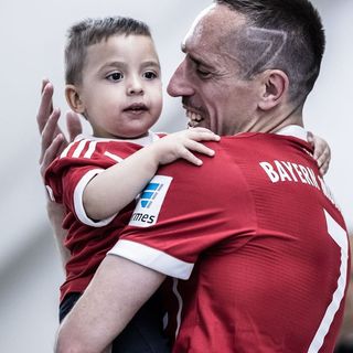 One of the top publications of @franckribery7 which has 57.3K likes and 475 comments