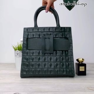 One of the top publications of @issabell_bags which has 206 likes and 39 comments