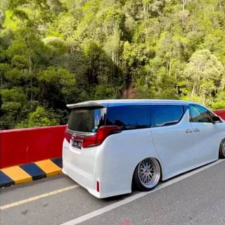 One of the top publications of @carstyle.indonesia which has 2K likes and 12 comments