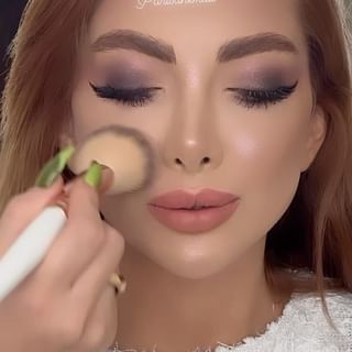 One of the top publications of @parisahemati_makeup which has 1.6K likes and 20 comments