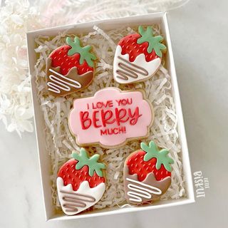 One of the top publications of @customcookiecutters which has 123 likes and 13 comments
