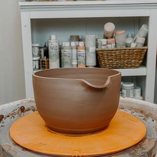 One of the top publications of @autumnandsagepottery which has 23.8K likes and 33 comments