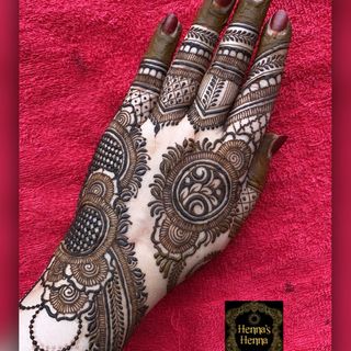 One of the top publications of @hennas_henna which has 19.2K likes and 22 comments