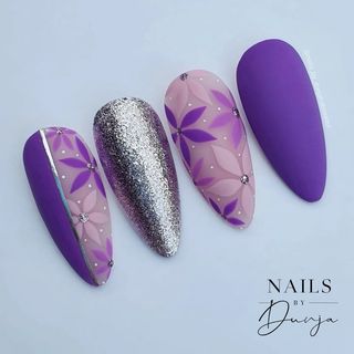 One of the top publications of @nails_by_dunjahabssaoui which has 1.3K likes and 66 comments
