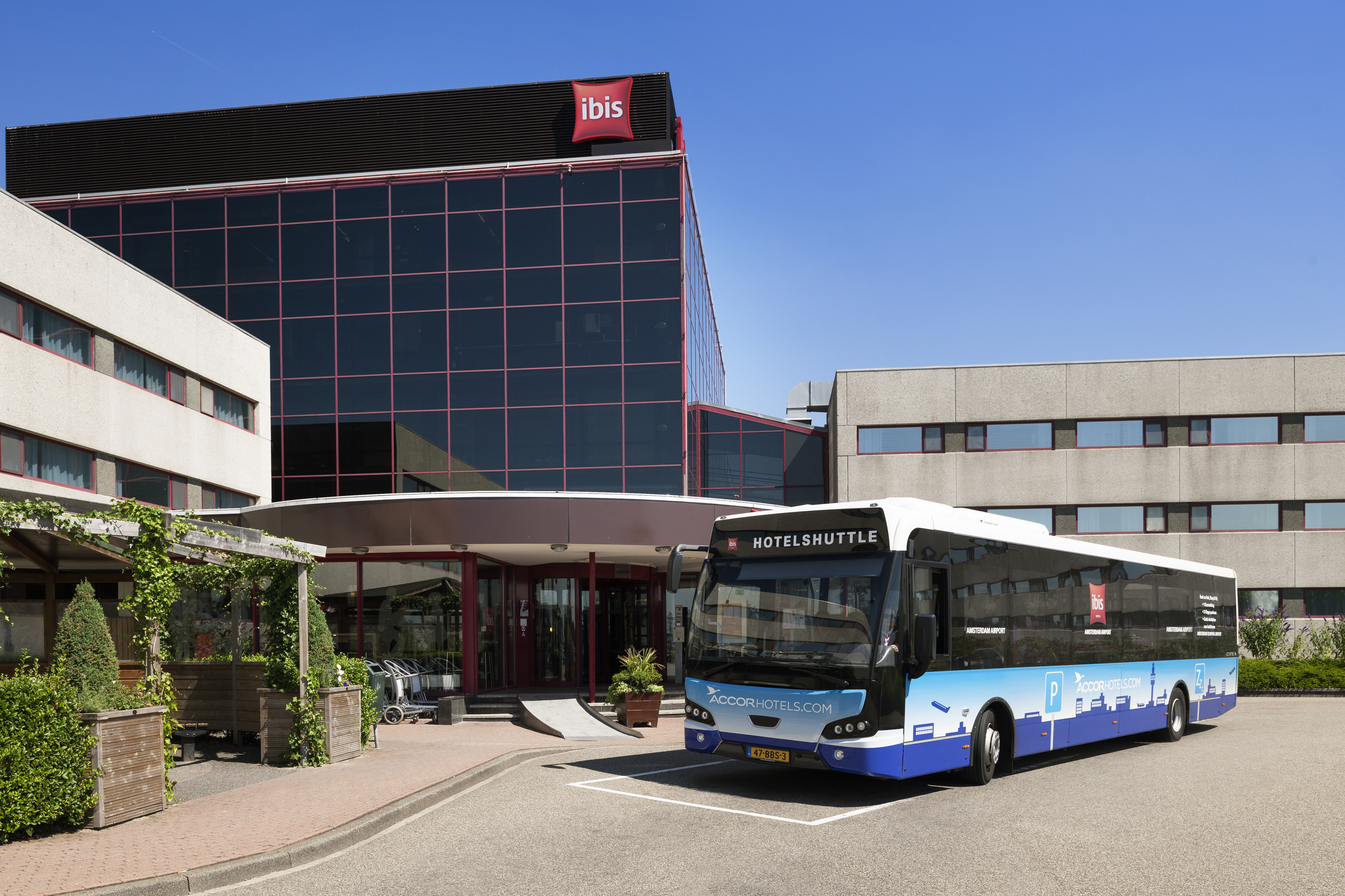 Hotel shuttle. CITIZENM Schiphol Airport.