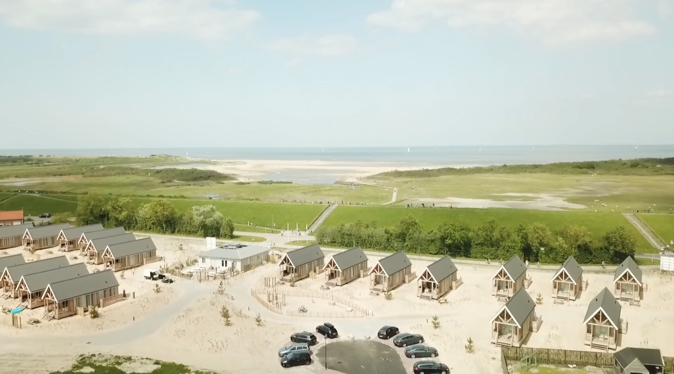 Vakantiepark aan zee in België of Nederland: Frisse zeebries, strandwandelingen, en vliegeren - Reisliefde