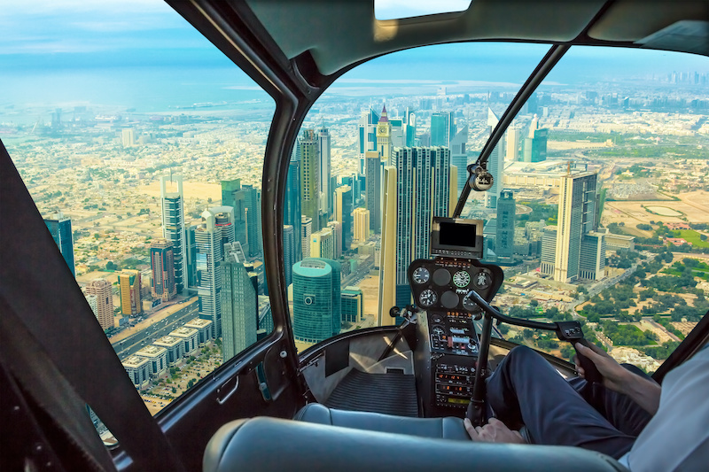 Helikopter över Dubai<