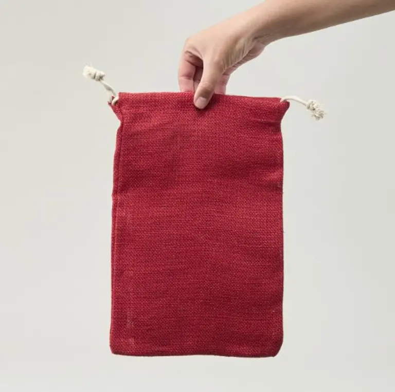 Saquito de yute rojo 30x20 (cm)