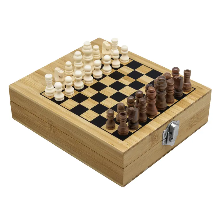 SET DE VINO CON JUEGO DE AJEDREZ "CHESSY"