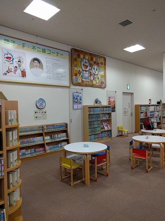 高岡市立中央図書館 - メイン写真: