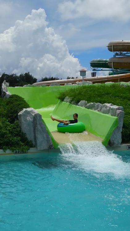 沖縄県総合運動公園 レクリエーションプール