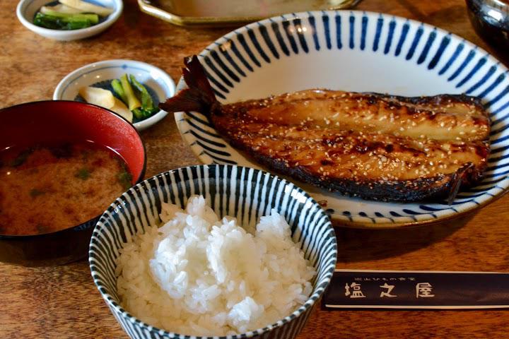 炭火ひもの食堂 塩ノ屋 - メイン写真: