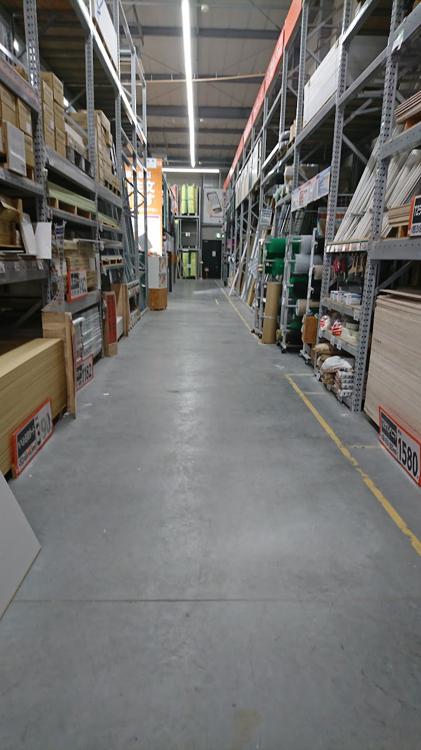 コメリホームセンター 津山店資材館