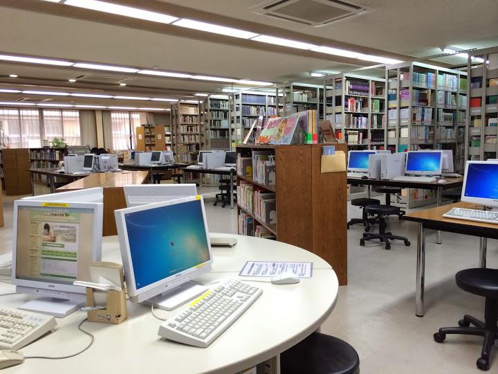 美作大学・美作大学短期大学部 図書館 - メイン写真: