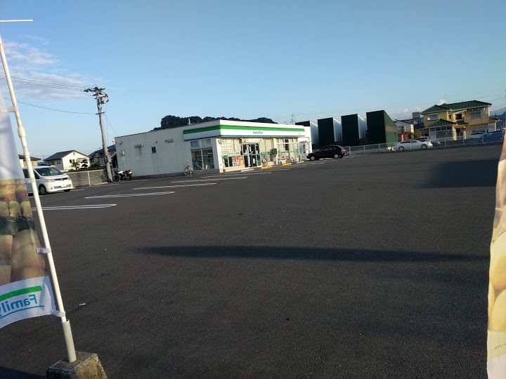 FamilyMart (ファミリーマート 国分向花店) - メイン写真: