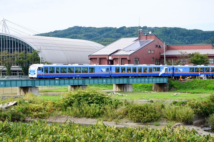 久慈市移動図書館　ぎんなん号 - メイン写真: