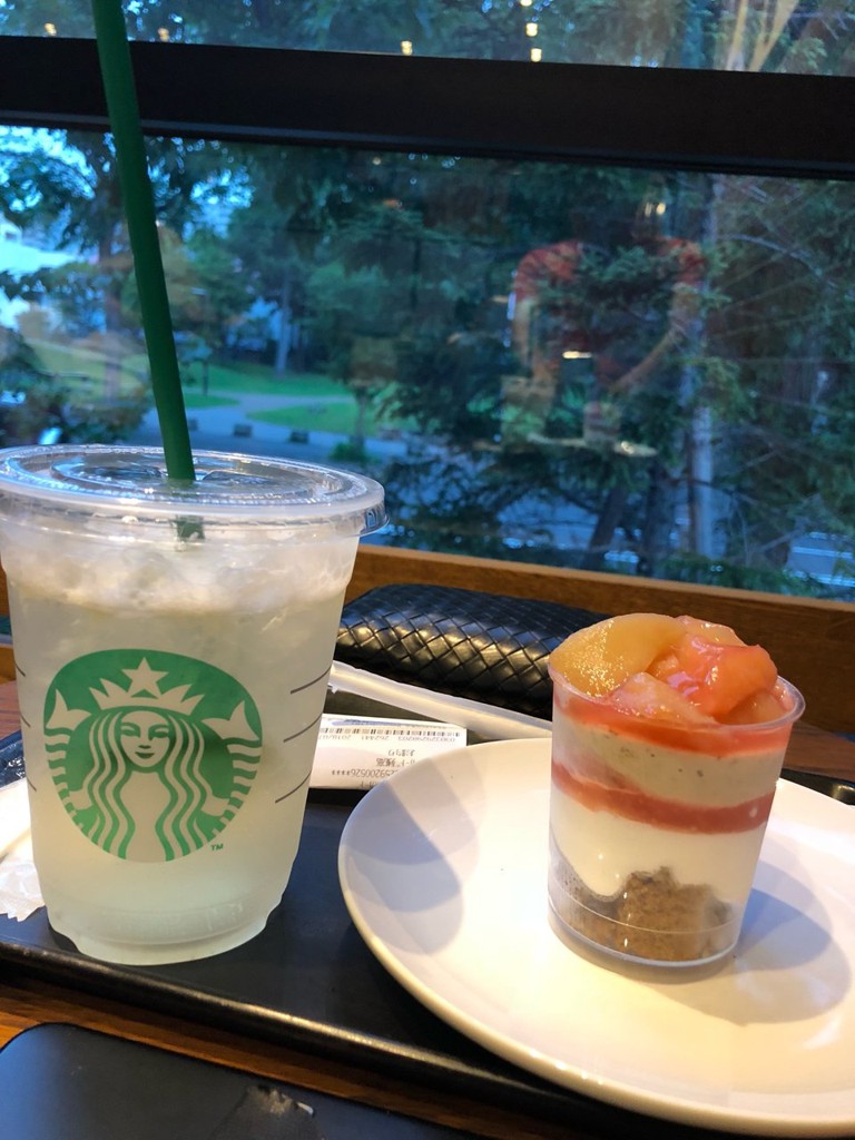 Starbucks (Starbucks Coffee 札幌宮ケ丘店) - メイン写真: