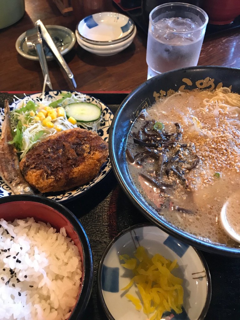 九州筑豊ラーメン山小屋 伊予西条店 - メイン写真: