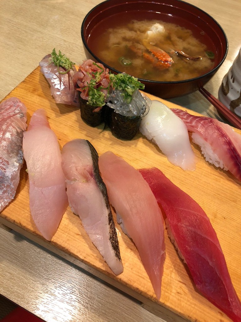 沼津魚がし鮨 流れ鮨静岡パルシェ店 - メイン写真: